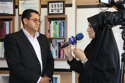 گفتگوی نماینده وزیر و مدیركل امور اقتصادی و دارایی استان همدان با خبرنگار صدا و سیمای مركز همدان پیرامون پرداخت تسهیلات ازدواج و فرزندآوری در سال ۱۴۰۴