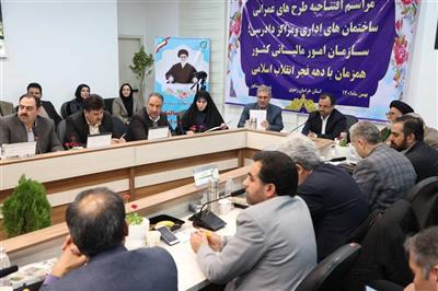 با حضور در جمع فعالان اقتصادی نیشابور صورت گرفت؛ استماع مشكلات و دغدغه‌های فعالان اقتصادی توسط وزیر اقتصاد