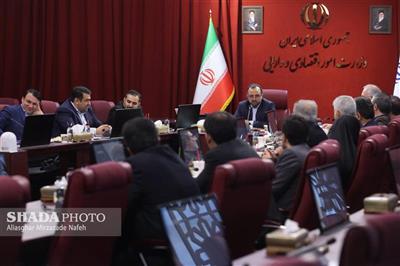 وزیر اقتصاد در آخرین نشست ماهانه سال جاری با مدیران عامل بانكها تاكید كرد: پرداخت تسهیلات از مسیر اعتبار سنجی