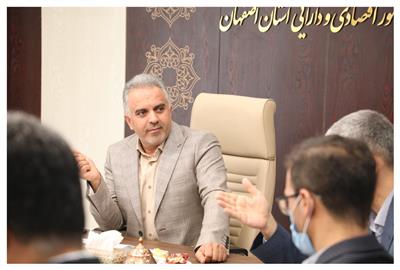 نظارت و كنترل بر عملكرد بانك ها و بیمه ها در استان ها به عنوان ابزارهای قوی اقتصادی و عینیت بخشیدن به برنامه های دولت در پیشبرد اهداف اقتصادی لازم است