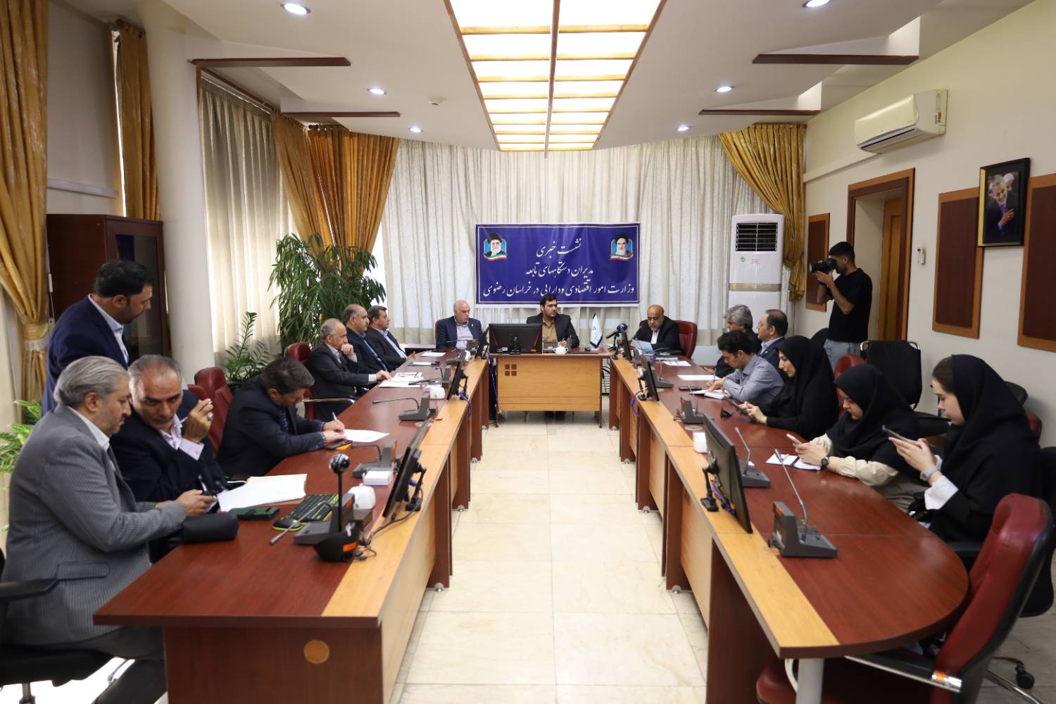 نشست خبری مدیران دستگاه‌های تابعه وزارت امور اقتصادی و دارایی به مناسبت هفته دولت
