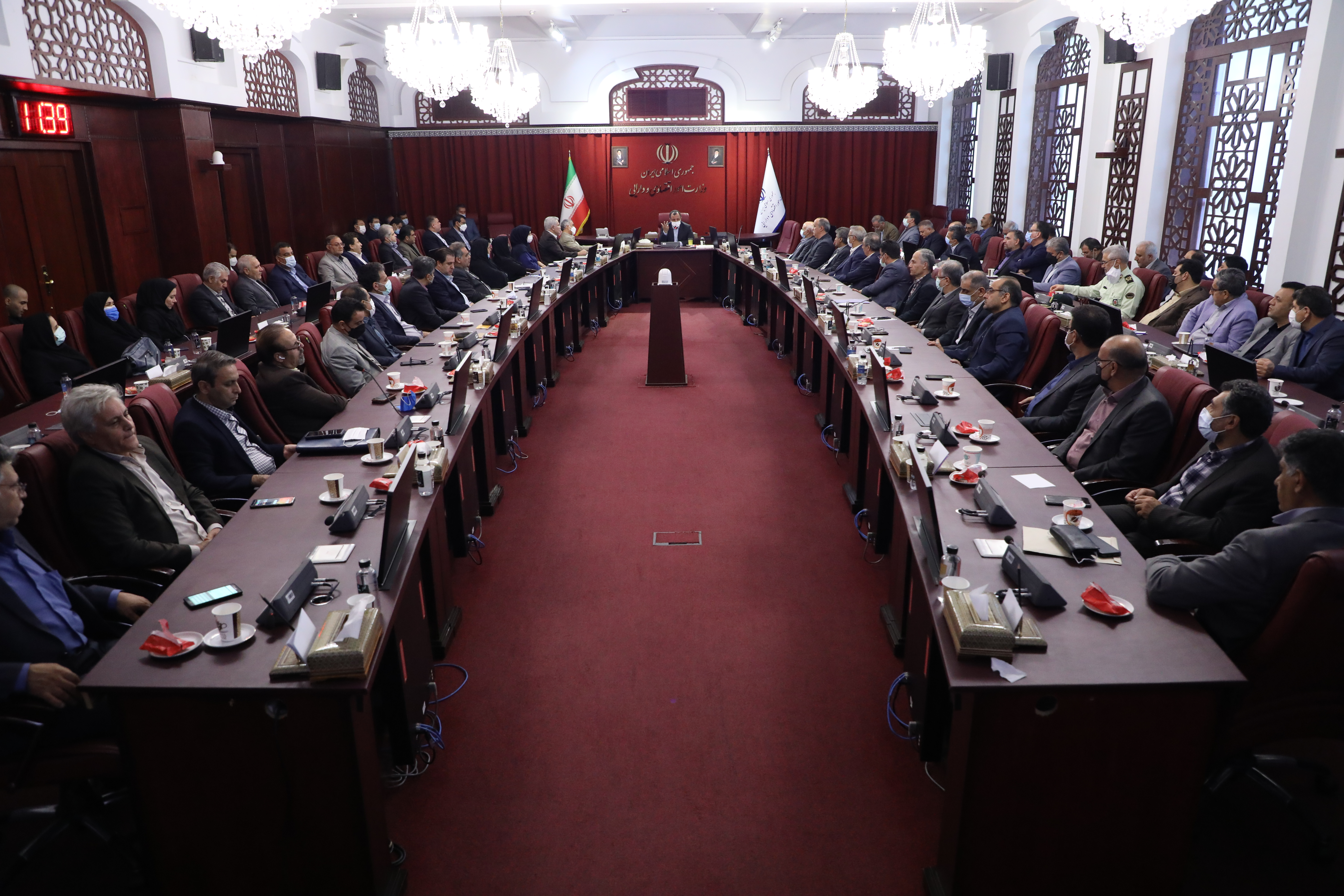 جلسه دیدار جناب آقای دکتر خاندوزی وزیر محترم امور اقتصادی و دارایی با ذیحسابان دستگاه های اجرایی با حضور جناب اقای دکتر اکرمی خزانه دار محترم کل کشور