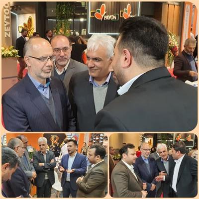 بازدید مدیران كل امور اقتصادی و دارایی و امور مالیاتی استان قم از نمایشگاه ملّی كفش ماشینی و گفتگو با تولیدكنندگان این عرصه