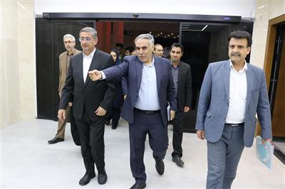بازدید استاندار لرستان از اداره‌كل امور اقتصادی و دارایی استان