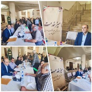 حضور مدیر كل امور اقتصادی و دارایی فارس در میز خدمت دستگاه‌های اجرایی حرم مطهر شاهچراغ (ع)