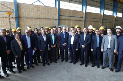 وزیر اقتصاد در بازدید از واحدهای تولیدی اهواز: