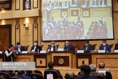 برخی پیش بینی ها حاكی از احتمال عدم تحقق درآمدهای دولت در نیمه اول سال و اجبار دولت به استقراض از بانك مركزی بود و این موضوع نگرانی هایی را در جامعه بابت تورم ناشی از این امر ایجاد كرده بود، من می خواهم این خبر خوب را به مردم بدهم كه خوشبختانه، در نتیجه تدابیر اندیشیده شده از سوی دولت، در شش ماه گذشته، توانسته ایم جبران كسری منابع خود را از محل فروش اوراق و واگذاری های سهام شركت های دولتی جبران كنیم