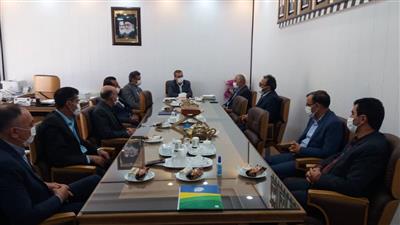 مدیران دستگاههای تابعه وزارت امور اقتصادی و دارایی در استان با هیات مدیره  انجمن پیمانكاران عمرانی استان  دیدار كردند.