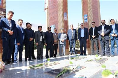 تجدید عهد كاركنان اداره‌كل امور اقتصادی و دارایی لرستان با شهدای گمنام