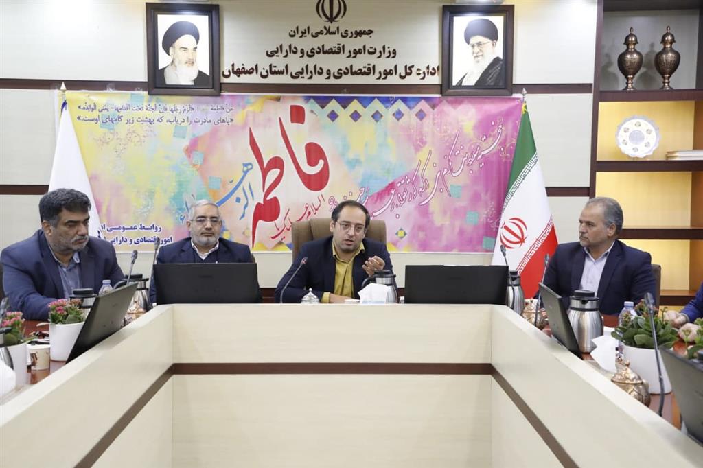 تجلیل از بانوان اداره كل امور اقتصادی و دارایی استان اصفهان به مناسبت روز زن