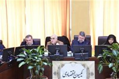 به رغم همه محدودیت های اعمال شده بر اقتصاد كشور، حجم تجارت خارجی كشور در ۱۰ ماهه نخست امسال نسبت به مدت مشابه سال قبل، اعم از صادرات و واردات، كمترین تغییر را داشته است/ صادرات غیر نفتی كشور در 10 ماهه امسال، 20 درصد به لحاظ وزنی افزایش و 3.6 درصد به لحاظ ارزش، كاهش یافت و این در حالی است كه ما بخاطر درخواست صادركنندگان در سال ١٣٩٧، ارزش پایه صادرات را 30 درصد كاهش داده ایم، بنابراین، باید گفت در مقایسه با كاهش 30 درصدی ارزش پایه، كاهش كمتر از چهار درصدی صادرات غیر نفتی، گویای رشد واقعی ارزش صادرات است/ با وجود حجم بالای فشار دشمن در مسیر ورود منابع مالی به كشور، وزارت اقتصاد با سیاست گذاری در طرف عرضه و تقاضا، از طریق ایجاد ثبات و تقویت بازار سرمایه و همچنین، اعمال معافیت مالیاتی صادرات غیر نفتی و منوط كردن آن به بازگرداندن ارز ناشی از صادرات به كشور، از ابتدای امسال توانست به ایجاد تعادل و ثبات نسبی در بازار ارز كمك كند/ سرمایه گذاری خارجی مصوب در 9 ماهه سال 1398 در مقایسه با مدت مشابه سال قبل، با رشد 32 درصدی به 2.3 میلیارد دلار رسید