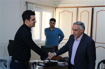 دیدار صمیمانه نماینده وزیر اقتصاد در لرستان با كاركنان اداره‌كل امور اقتصادی و دارایی لرستان