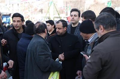 وزیر اقتصاد در حاشیه راهپیمایی یوم الله ۲۲ بهمن: دشمنان از اتحاد مردم می ترسند