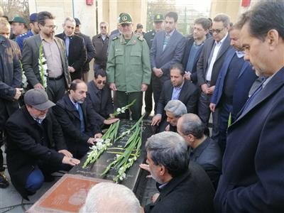 تجدید میثاق نماینده وزیر اقتصاد در استان همدان با شهدا