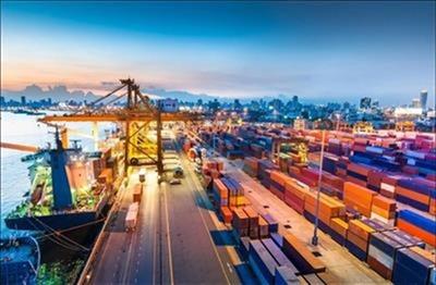 / سهم گمرك شهید رجایی از كل واردات كالاهای اساسی فقط ۸ درصد است