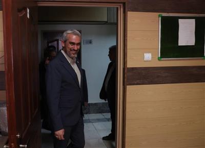 بازدید میدانی وزیر اقتصاد از معاونت‌ها، مراكز و ادارات كل وزارت امور اقتصادی و دارایی/ تأكید مدنی‌زاده بر شفافیت مالی، بهبود فرایندهای اجرایی و استفاده از فناوری‌های نوین در مدیریت منابع