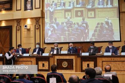 وزیر اقتصاد در حاشیه نود و هشتمین جلسه شورای گفت و گوی دولت و بخش خصوصی: برخی پیش بینی ها حاكی از احتمال عدم تحقق درآمدهای دولت در نیمه اول سال و اجبار دولت به استقراض از بانك مركزی بود و این موضوع نگرانی هایی را در جامعه بابت تورم ناشی از این امر ایجاد كرده بود، من می خواهم این خبر خوب را به مردم بدهم كه خوشبختانه، در نتیجه تدابیر اندیشیده شده از سوی دولت، در شش ماه گذشته، توانسته ایم جبران كسری منابع خود را از محل فروش اوراق و واگذاری های سهام شركت های دولتی جبران كنیم