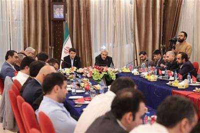 وزیر اقتصاد در نشست با فعالان اقتصاد دیجیتال:  اقتصاد دیجیتال، كلید نجات اقتصاد ایران از بند اقتصاد سنتی/ دعوت از فعالان دیجیتال برای همكاری نزدیك با دولت