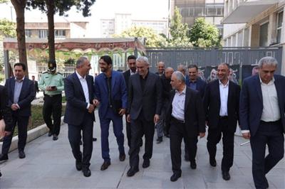 گزارش تصویری حضور دكتر سیدعلی مدنی‌زاده وزیر امور اقتصادی و دارایی پس از كسب رای اعتماد از مجلس شورای اسلامی در محل وزارتخانه