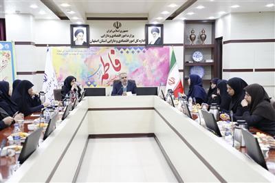 دیدار بانوان اداره كل با مدیركل امور اقتصادی و دارایی استان اصفهان