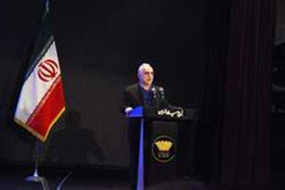 صنعت بیمه می‌تواند منابع را از بخش‌های مختلف تجهیز كند و به نحوی سامان دهد كه به روند توسعه و رفاه جامعه كمك كند./ صنعت بیمه بعد از گذار از یك دوره می‌تواند به طور كامل به بخش خصوصی واگذار شود/ معادل ۵۰۰ میلیارد دلار دارایی بخش های مختلف در ایران تحت پوشش بیمه قرار دارد/ در دولت های یازدهم و دوازدهم ضریب نفوذ بیمه در كشور گسترش خوبی یافت و به ۲.۴ درصد رسید، اما هنوز تا هدف پیش بینی شده در برنامه ششم فاصله دارد
