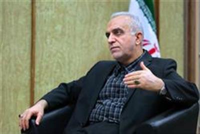 دیدار تولیدكنندگان و فعالان اقتصادی با رهبر انقلاب در آذر ماه ۹۸ زمینه‌ی مناسبی بود تا پایگاه اطلاع‌رسانی دفتر حفظ و نشر آثار رهبر معظم انقلاب طی گفتگویی تفصیلی با وزیر اقتصاد به بررسی مسائل كلیدی اقتصاد ایران و راه بُرون‌رفت از مشكلات اقتصادی بپردازد و به دنبال پاسخ‌های اصولی برای سوالات مطرح در این عرصه باشد. از مصون‌سازی اقتصاد كشور در مقابل تحریم ها تا الزامات رونق تولید ملی و از نابسامانی‌ها و نوسانات در حوزه‌ی ارز تا بحث مهم مالیات و سیاست‌های كلی اصل ۴۴ را در این گفتگو مورد بررسی قرار گرفته است. رویكرد این گفتگو بررسی و پیگیری مسائل كلیدیِ اقتصاد ایران باتوجه به زمینه‌ها و علل مشكلات در كنار راهكارها بوده است. مشروح این گفتگو در شبكه اخبار اقتصادی و دارایی ایران (شادا) و پورتال وزارت اقتصاد به نقل از پایگاه اطلاع‌رسانی دفتر حفظ و نشر آثار رهبر معظم انقلاب منتشر شده است كه نظر مخاطبان گرامی را به مطالعه این گفتگو در رسانه های مذكور جلب می نمائیم.