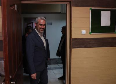 بازدید میدانی وزیر اقتصاد از معاونت‌ها، مراكز و ادارات كل وزارت امور اقتصادی و دارایی/ تأكید مدنی‌زاده بر شفافیت مالی، بهبود فرایندهای اجرایی و استفاده از فناوری‌های نوین در مدیریت منابع