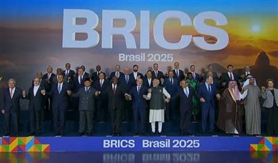 شركت‌كنندگان در دومین روز از هفدهمین اجلاس سران كشورهای عضو بریكس در شهر ریو دو ژانیروی برزیل