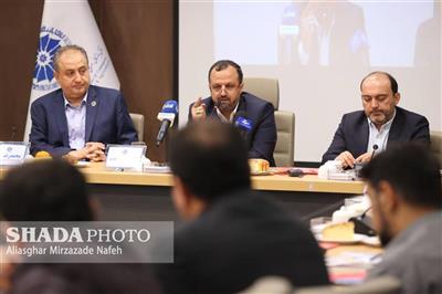 خاندوزی در جلسه گفت وگوی دولت و بخش خصوصی هرمزگان: جلوی ابلاغ بخشنامه‌های غیرضروری را می‌گیریم / افزایش اختیارات استانی در راستای تمركز زدایی