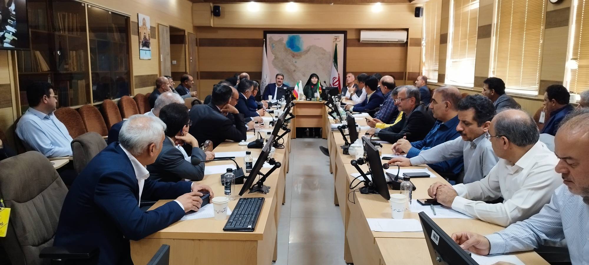 جلسه آموزشی تمرکز بر عوامل موفقیت و ایجاد ارتباط موثر سازمانی توسط خانم دکتر حاتمی فوق دکترای روانشناسی