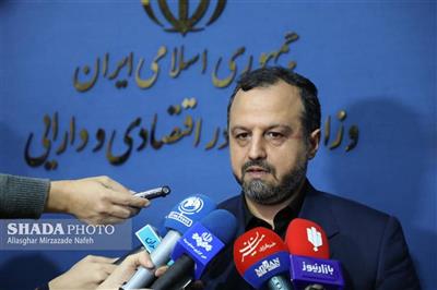 وزیر اقتصاد در جمع خبرنگاران: استفاده از همه ظرفیت‌های سامانه‌های اقتصادی و دستگاه‌های نظارتی برای مبارزه با تروریسم