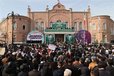 حضور مدیركل و كاركنان امور اقتصادی و دارایی استان آذربایجان‌غربی در راهپیمایی یوم الله 22بهمن