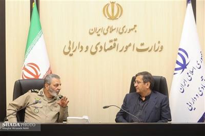 دیدار فرمانده ارتش جمهوری اسلامی با وزیر اقتصاد