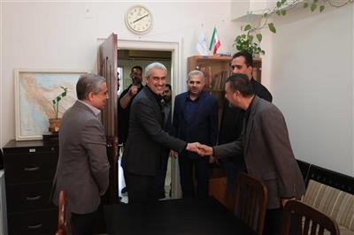 بازدید مدنی زاده از بخش های مختلف وزارت اقتصاد/ گفتگو با كاركنان و ارزیابی روند پیشبرد برنامه‌ها و اهداف سازمانی