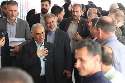 دیدار نوروزی دكتر سید رحمت اله اكرمی با جمعی از كاركنان و مدیران ارشد ستادی و تابعه وزارت اقتصاد