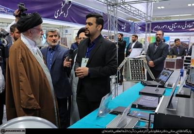 بازدید رهبر انقلاب از نمایشگاه دستاوردها و توانمندی‌های بخش خصوصی